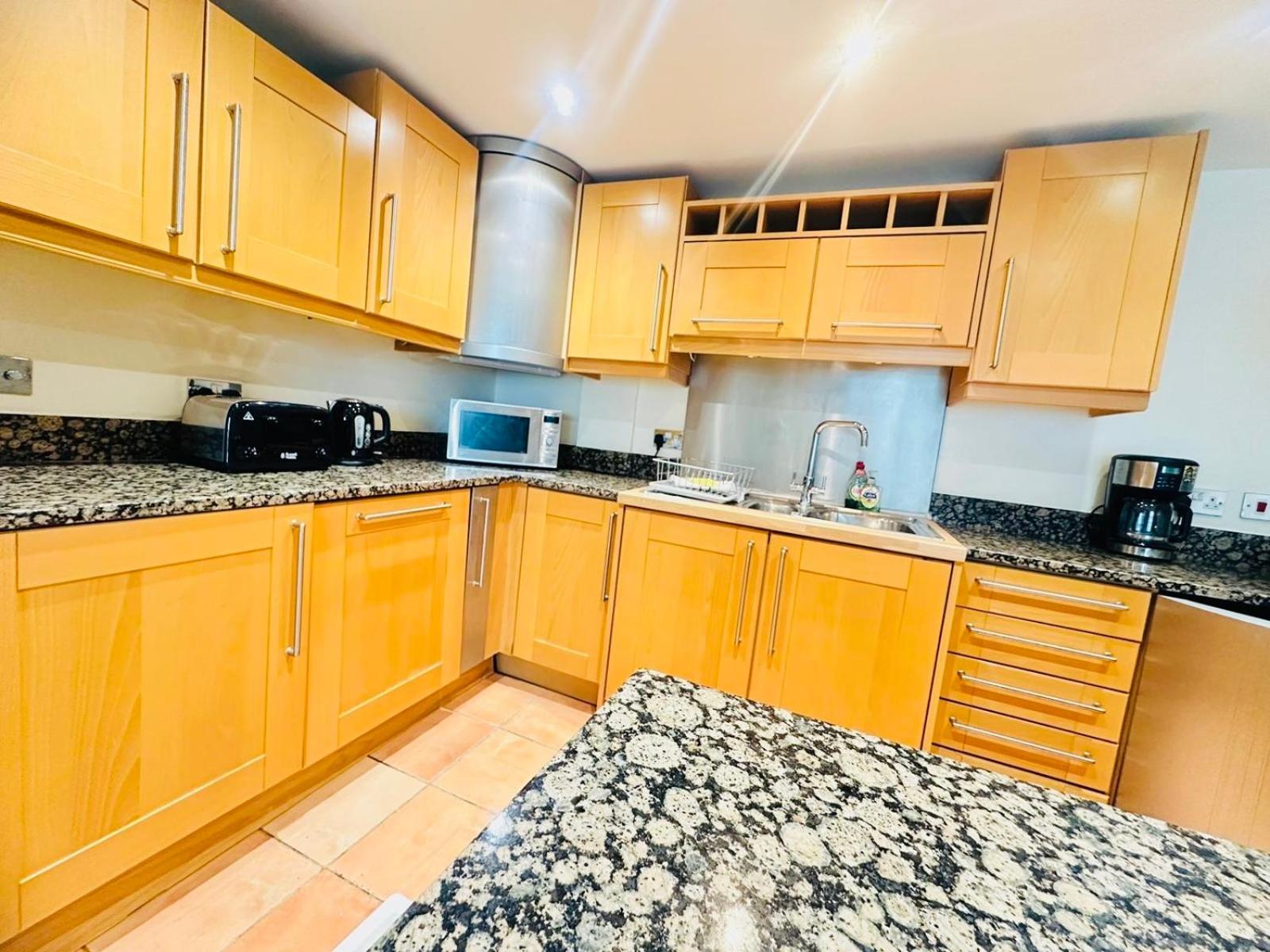 Modern 2Bed 2Bath Apartment Canary Wharf - Upto 5 Person Londres Extérieur photo
