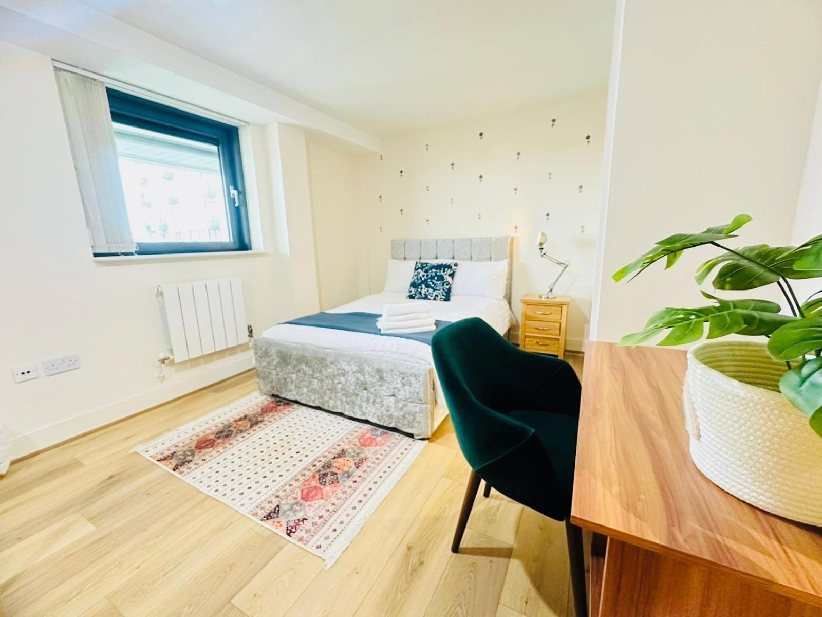 Modern 2Bed 2Bath Apartment Canary Wharf - Upto 5 Person Londres Extérieur photo