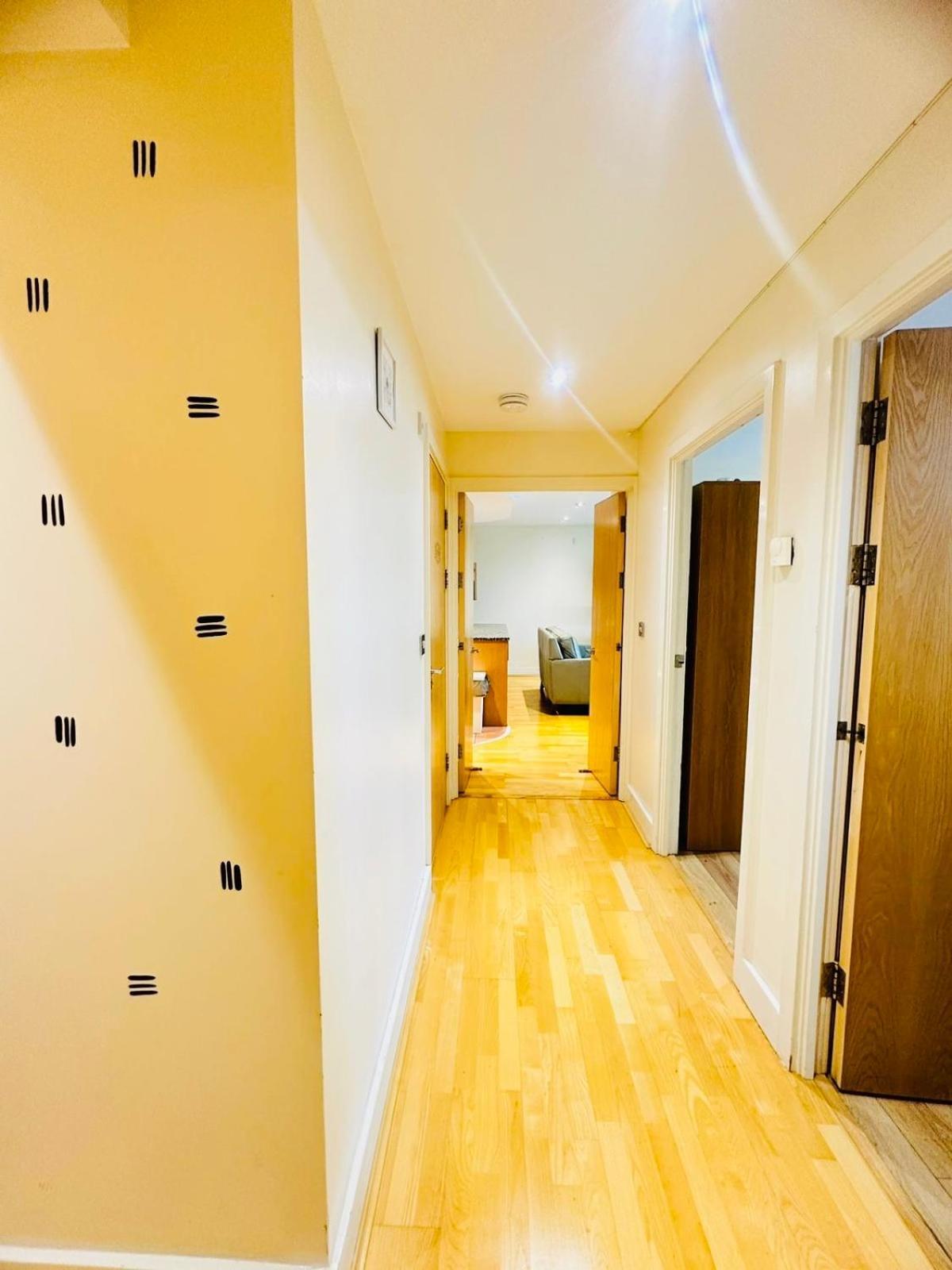 Modern 2Bed 2Bath Apartment Canary Wharf - Upto 5 Person Londres Extérieur photo