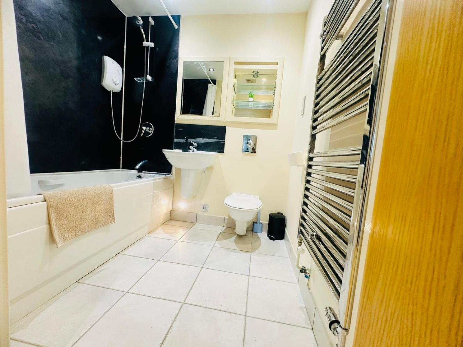 Modern 2Bed 2Bath Apartment Canary Wharf - Upto 5 Person Londres Extérieur photo