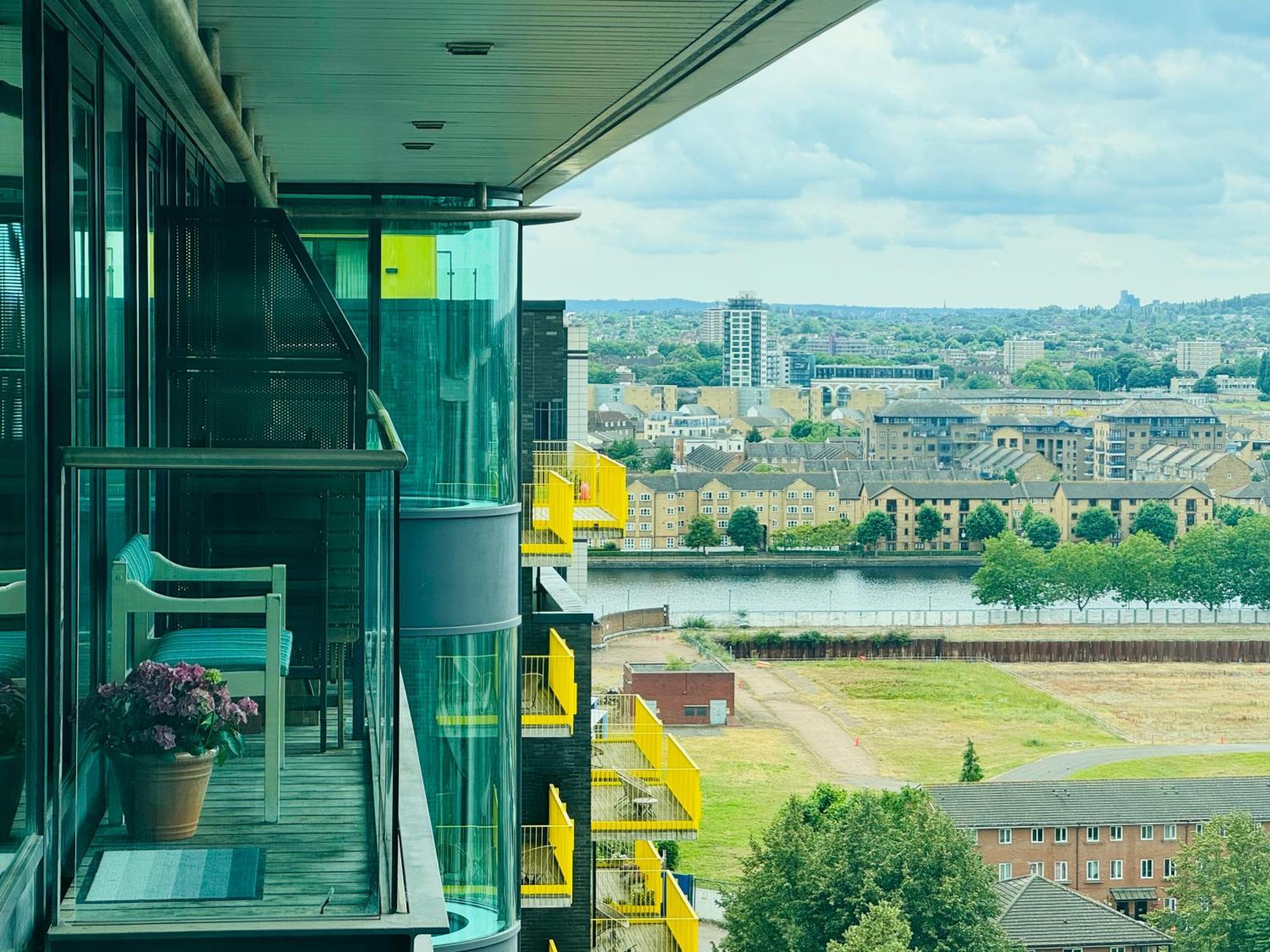 Modern 2Bed 2Bath Apartment Canary Wharf - Upto 5 Person Londres Extérieur photo