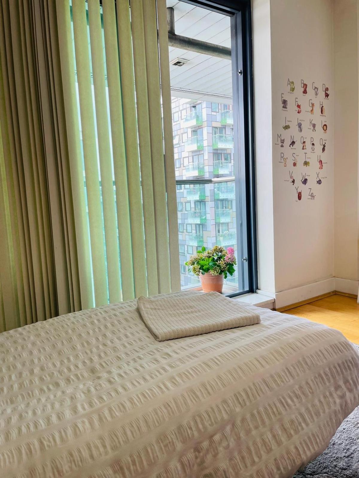 Modern 2Bed 2Bath Apartment Canary Wharf - Upto 5 Person Londres Extérieur photo