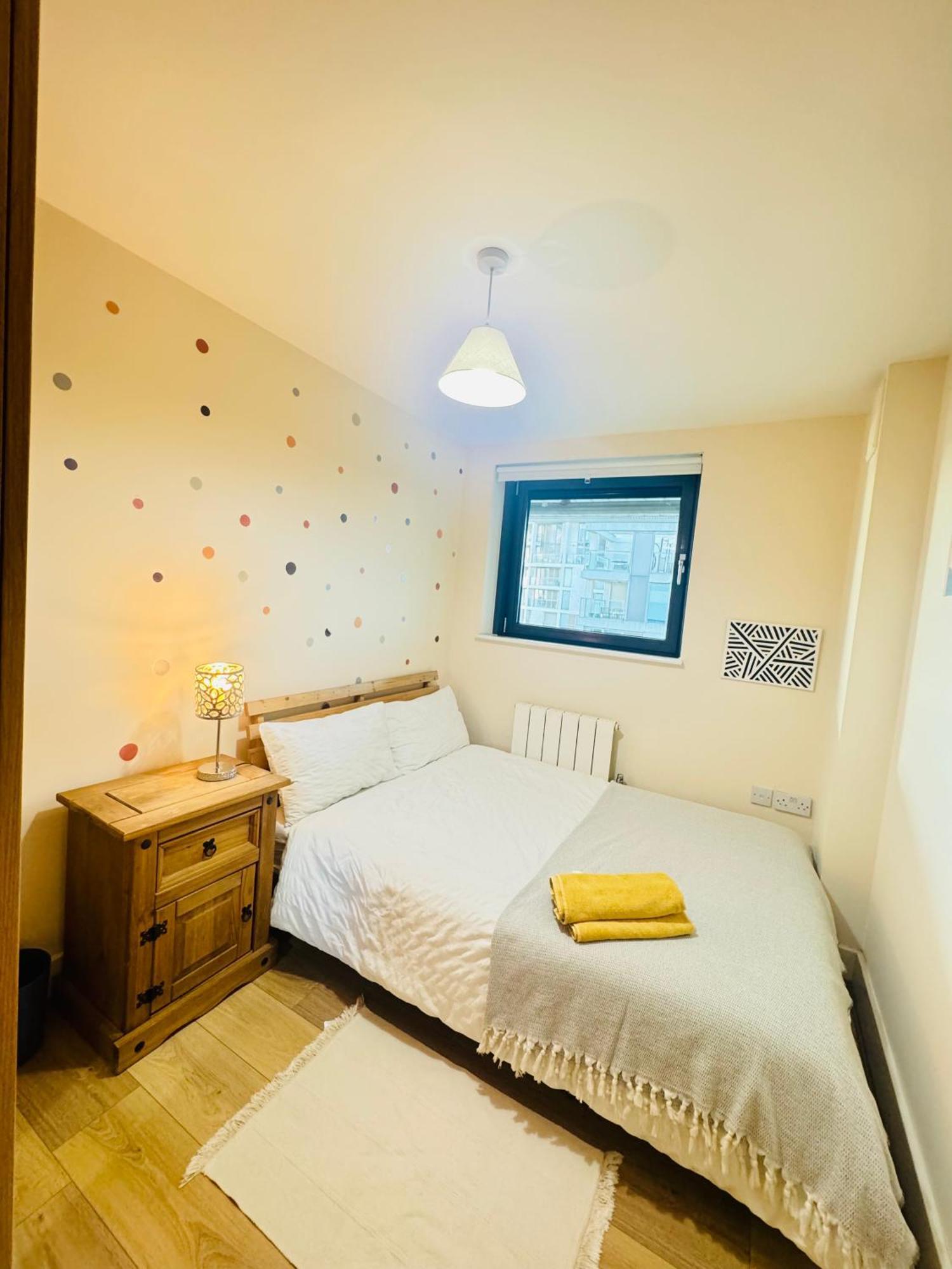 Modern 2Bed 2Bath Apartment Canary Wharf - Upto 5 Person Londres Extérieur photo